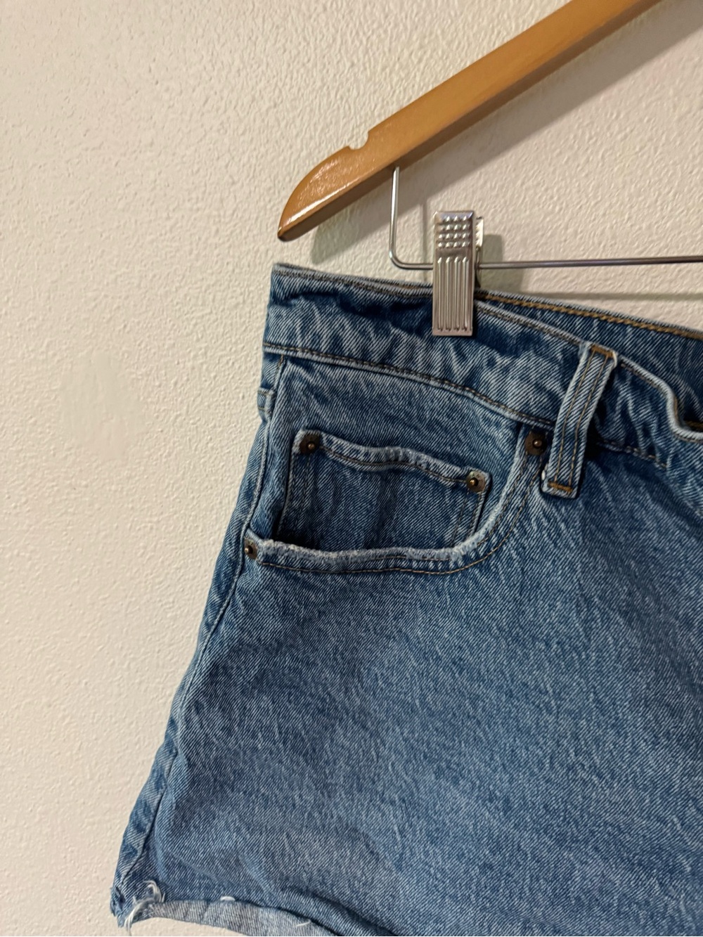 Abercrombie Mid Rise A-Line Short Medium Wash Cutoff Stretch Cotton Denim-34 - Picture 3 of 6